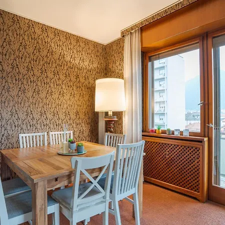דירה Apt W/ Balcony - 700 M From Borghi Station קומו